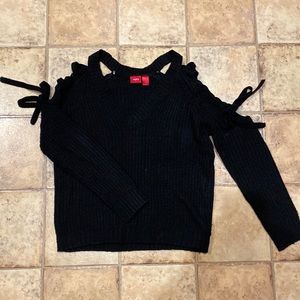 Strappy cold shoulder V-neck sweater